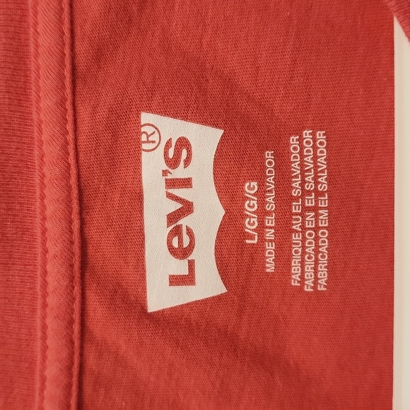 Levi's short sleeve t-shirt size large - Picture 3 of 5